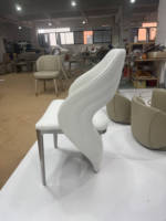 Chaise d'appoint rembourrée de luxe léger nordique, design moderne, dossier incurvé en ailes d'ange, pour villa, hôtel et salle à manger