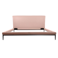 Italienisches Minimalistisches Gestepptes Lederbett mit Liegefunktion, Schlankem Metallgestell und Moderner Luxus-Polsterung für Villa-Schlafzimmer