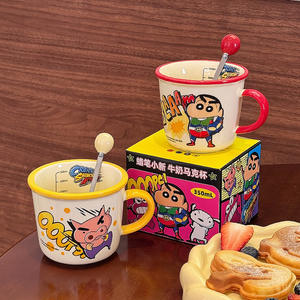Taza de cerámica de Crayon Shin-chan de 350 ml con cuchara para el desayuno de los niños o como regalo - Product Image 1