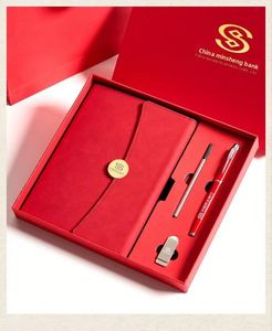 Set de Regalo de Lujo para Empresas: Cuaderno Negro Mate, Bolígrafo Roller, Memoria USB, en Caja para Año Nuevo o Aniversario - Product Image 4