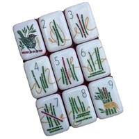 Stock transfrontalier disponible : Tuiles de Mahjong américaines en acrylique, peintes et patinées à la main, pour les jeux d'échecs et de cartes