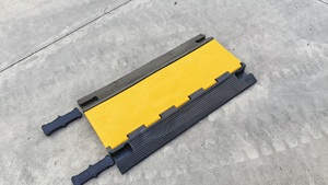 ยางชะลอความเร็วสำหรับถนน 4 ช่อง ยางกั้นสายเคเบิล ขายส่งจากโรงงาน - Product Image 4