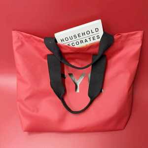 Sac de fitness de voyage en nylon imperméable de 16 pouces, sac à provisions de plage rouge avec poche à fermeture éclair, sac à main d'épicerie réutilisable pour le voyage - Product Image 4