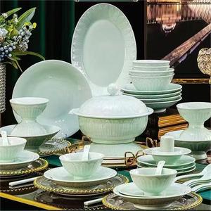 Service de table en porcelaine céladon chinoise 58 pièces « Chapeau de bambou pluie brumeuse » - <span class=keywords><strong>Vaisselle</strong></span> élégante à glaçure verte et motifs en relief pour la salle à manger - Product Image 6