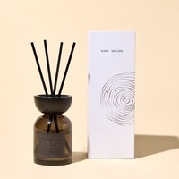Bouteille diffuseur à roseaux noire de luxe classique 120 ml, écologique et sûre, vide, personnalisable avec couvercle en bois noir pour l'aromathérapie