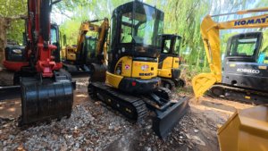 Presque neuf, faible nombre d'heures de fonctionnement, <span class=keywords><strong>mini</strong></span>-excavatrice Komatsu PC35 de 3 tonnes d'occasion pour l'aménagement paysager et l'aménagement paysager. - Product Image 2