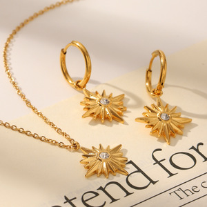 Collar con Colgante Hexagonal de Circonio en Acero Inoxidable Chapado en Oro de 18K, a la Moda, Resistente al Agua y al Desgaste, para Mujer - Product Image 3