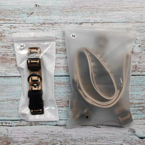 Conjunto de correas de cinturón de seguridad de coche de diseñador de lujo arnés de cuero acolchado para perros pequeños <span class=keywords><strong>collar</strong></span> de perro impreso con letras ajustables producto - Product Image 5