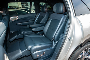 รถยนต์ไฮบริดมือสองปี 2025 Lynk & Co 900 2.0T Ultra <span class=keywords><strong>PHEV</strong></span> ขับเคลื่อน 4 ล้อ ระบบกันสะเทือนแบบลม ระบบ LiDAR ระยะทางวิ่งไกล 280 กม. รถ SUV หรูหรา 6 ที่นั่ง แบตเตอรี่ 44.85 กิโลวัตต์ชั่วโมง - Product Image 4