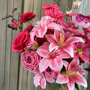 Fleurs artificielles très appréciées pour les arrangements de table et les décorations murales de banquets de fiançailles et de mariages - Product Image 3