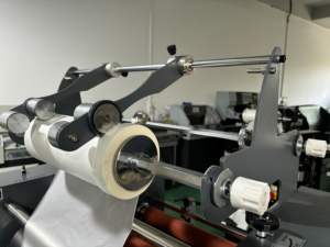 HP-720Z 28 ''הידראולי חם מכונת למינציה plc שליטה חותך סרט חצי אוטומטי חותך ציפוי סרט מחורר עבור a3 a4 a5 a6 נייר - Product Image 4