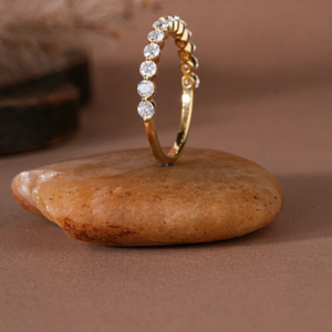 Anillo de Platino de Media Eternidad con Diamantes de Corte Redondo, Elegante Anillo de Boda Apilable para Mujer, Joyería Fina, Regalo de Lujo para Fiesta - Product Image 1