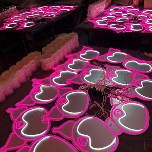 Tùy chỉnh hiện đại Anime Acrylic thắp sáng gương Vanity với đèn trang trí Neon thiết kế thẩm mỹ cho cửa hàng thời trang hiển thị - Product Image 3