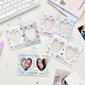 Vente en gros usine : <span class=keywords><strong>Porte</strong></span>-cartes PVC 3 pouces avec <span class=keywords><strong>fenêtre</strong></span> en forme de double cœur mignon, pendentif <span class=keywords><strong>porte</strong></span>-photo couple et breloque de sac - Product Image 3
