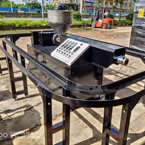 สายการผลิตดิลโด้ เครื่องผลิตอวัยวะเพศชาย เครื่องอัดรีดช่องคลอดหญิง เครื่องทำของเล่นทางเพศชาย สำหรับผลิตของเล่นทางเพศ - Product Image 1