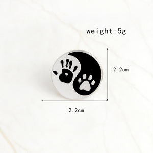 Noir blanc dessin animé carte amour Simple broche créatif Corsage vêtements avec bonne nuit homme casque rôle UV imprimé fée thème - Product Image 5