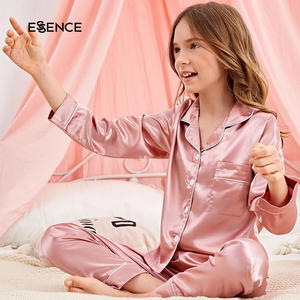 <span class=keywords><strong>Pigiama</strong></span> in Raso di Seta per Bambine <span class=keywords><strong>con</strong></span> <span class=keywords><strong>Bottoni</strong></span> Frontali, Dettaglio Tasca e Bordatura a Contrasto Personalizzabile - Product Image 1