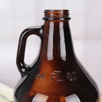 Bernsteinfarbener Moonshine-Glaskrug mit Griff