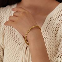 Bracelet jonc élégant et polyvalent en acier inoxydable plaqué or, style français, idéal pour le bureau ou les occasions professionnelles, pour femme