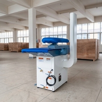 Table de repassage commerciale intégrée avec générateur de vapeur électrique 3KW et bras pour manches – Équipement de finition de vêtements