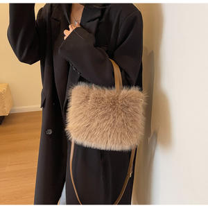 Yüksek Kaliteli Kadın Moda Tilki Kürkü Çanta 2024 Lüks Kışlık Sıcak Sevimli Peluş Kürk PU Deri Çanta - Product Image 5