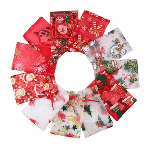 Bolsa de Regalo Navideña de Organza con Cordón, Ideal para Reuniones Familiares y para Colgar en el Árbol de Navidad - Product Image 1