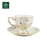 Ensemble tasse et assiette en céramique sur le thème de la fraise moderne |   Vaisselle de dessert en porcelaine de luxe européenne |   Cadeau à motif de fruits mignons
