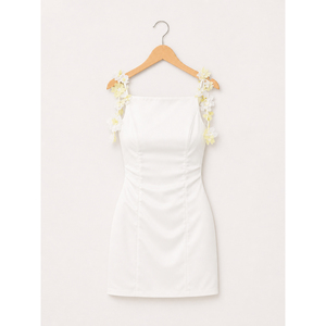 Robe moulante mini élégante blanche avec détails floraux sur les bretelles, sans manches, idéale pour les soirées, tissu doux de qualité supérieure, chic et moderne - Product Image 1