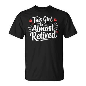 Cette fille est presque retraitée, t-shirt pour femme, cadeau de retraite, t-shirt drôle - Product Image 1