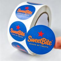 Étiquettes adhésives personnalisées avec logo, impression résistante aux UV, autocollants en vinyle PVC imperméables découpés à la forme, autocollants personnalisés