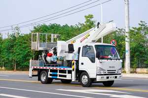 Camión con Plataforma Aérea Hidráulica Articulada Telescópica de 20 m, Marca Isuzu - Product Image 2