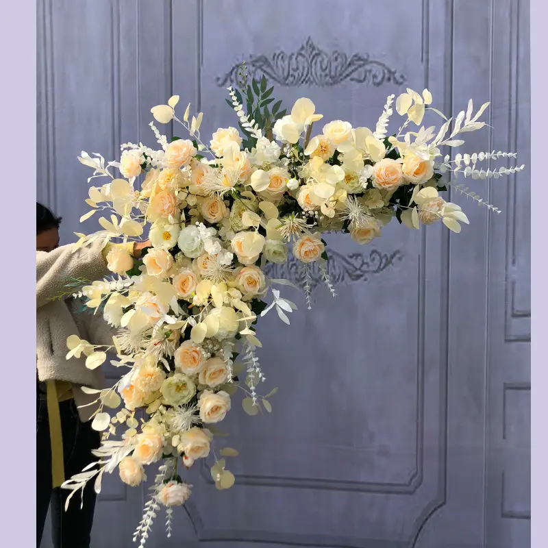 Großhandel kunden spezifische Dreieck-Form künstliche Hochzeit dekorative Bogen Blume Reihe Läufer