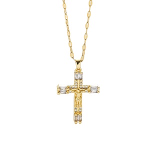Bijoux religieux Plaqué or 18 carats Pendentif <span class=keywords><strong>Croix</strong></span> <span class=keywords><strong>de</strong></span> Jésus en diamant Collier en acier inoxydable <span class=keywords><strong>Croix</strong></span> pour femme - Product Image 1