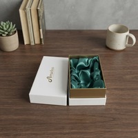 Boîtes en papier personnalisées, emballage de parfum écologique avec estampage doré et insert en soie