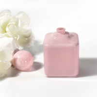 Vente en gros de flacons de parfum en verre rose de forme carrée, atomiseur de parfum, flacon d'huile essentielle, emballage de flacons de parfum de 100 ml
