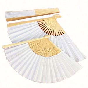 พัดไม้ไผ่รักษ์โลก แกะสลักและเพ้นท์ลายศิลปะพื้นบ้าน พัดพับพกพาสะดวก เหมาะสำหรับเป็นของขวัญทางธุรกิจ งานเลี้ยง งานแต่งงาน ลายดอกไม้สวยงาม - Product Image 6