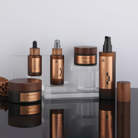 Set de Viaje de Cosméticos y Cuidado de la Piel HAPPYLITE Ecológico de Madera de Fresno y Bambú, Botella de Vidrio Ámbar con Tapa de Rosca, Impresión Personalizada (Set de Viaje)