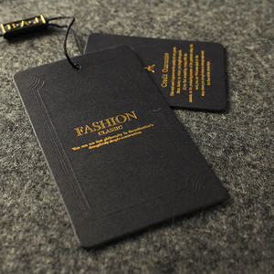 Cartellini Pendenti Personalizzati con Logo in Lamina d'Oro, Stampa Oro Viola/Rosso, Angoli Arrotondati, Cartoncino 500gsm - Product Image 6