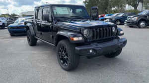 Jeep Gladiator Sport 4x4 2024 d'occasion, conduite à gauche, sièges en cuir, caméra de recul, écran tactile, phares au xénon, bon état - Product Image 5