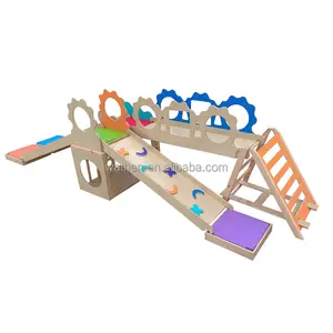 Детская игровая площадка с деревянной рамкой