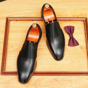 Chaussures Oxford en cuir italien haut de gamme, fabriquées à la main avec un design gravé au laser, chaussures en cuir élégantes et formelles - Product Image 2