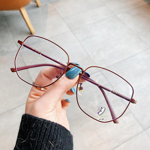 แว่นตาทรงสี่เหลี่ยมแบบเต็มกรอบ Unisex ป้องกันแสงสีฟ้า กรอบโลหะ รุ่น Q1-AQ20100 ผลิตที่ไถโจว เลนส์ AC - Product Image 4