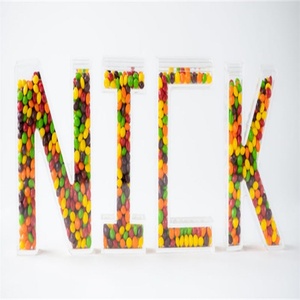 Distributeur de bonbons mural en acrylique transparent sur mesure, personnalisable avec initiales et épaisseur, fournisseur chinois - Product Image 4