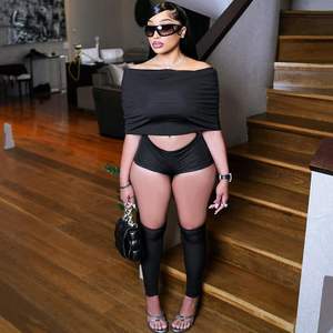 ชุดเซ็ตเสื้อครอปเปิดไหล่และกางเกงขาสั้นสำหรับผู้หญิง รุ่นคัสตอม 2026 เซ็กซี่ ไร้แขน ไร้สาย ถักนิตติ้ง เหมาะสำหรับใส่ไปเที่ยวคลับในฤดูใบไม้ผลิและฤดูร้อน - Product Image 2