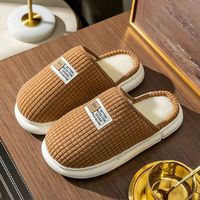 Nouvelles pantoufles d'hiver de luxe pour femmes, à bout fermé, design gonflé, épaisses, en peluche moelleuse, antidérapantes, chaudes, pour usage intérieur