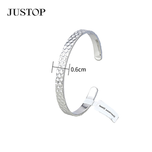 Bracelet manchette hexagonal texturé en acier inoxydable JUSTOP, unisexe, tendance, largeur 0,6 cm, stock disponible, 11 pièces, fabriqué en Chine - Product Image 1