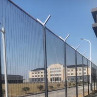 Op maat gemaakte 2 meter hoge 358 anti-klim beveiligingsomheining, duurzaam, milieuvriendelijk, gegalvaniseerd, hoogbeveiligingsmetaalframe HDG + poedercoating