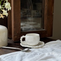Lelyi Ventes directes d'usine d'assiettes et bols en céramique de perles irrégulières rétro françaises personnalisables et tasse à café avec soucoupe