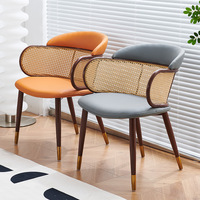 Chaise de salle à manger moderne minimaliste en osier et cuir avec structure en fer, design fauteuil à dossier haut pour la maison et la restauration