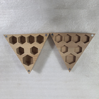 Boîte à dés de voyage en bois de hêtre avec logo gravé, petit plateau organisateur triangulaire pour jeux de dés avec fermeture magnétique